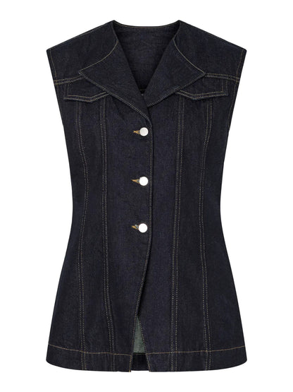 mørkeblå denimvest med v-hals og knaplukning foran. PIECES PCNUA Denimvest Indigo