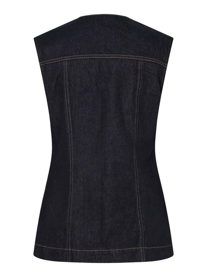 ryggen af mørkeblå denimvest med v-hals og knaplukning foran. PIECES PCNUA Denimvest Indigo