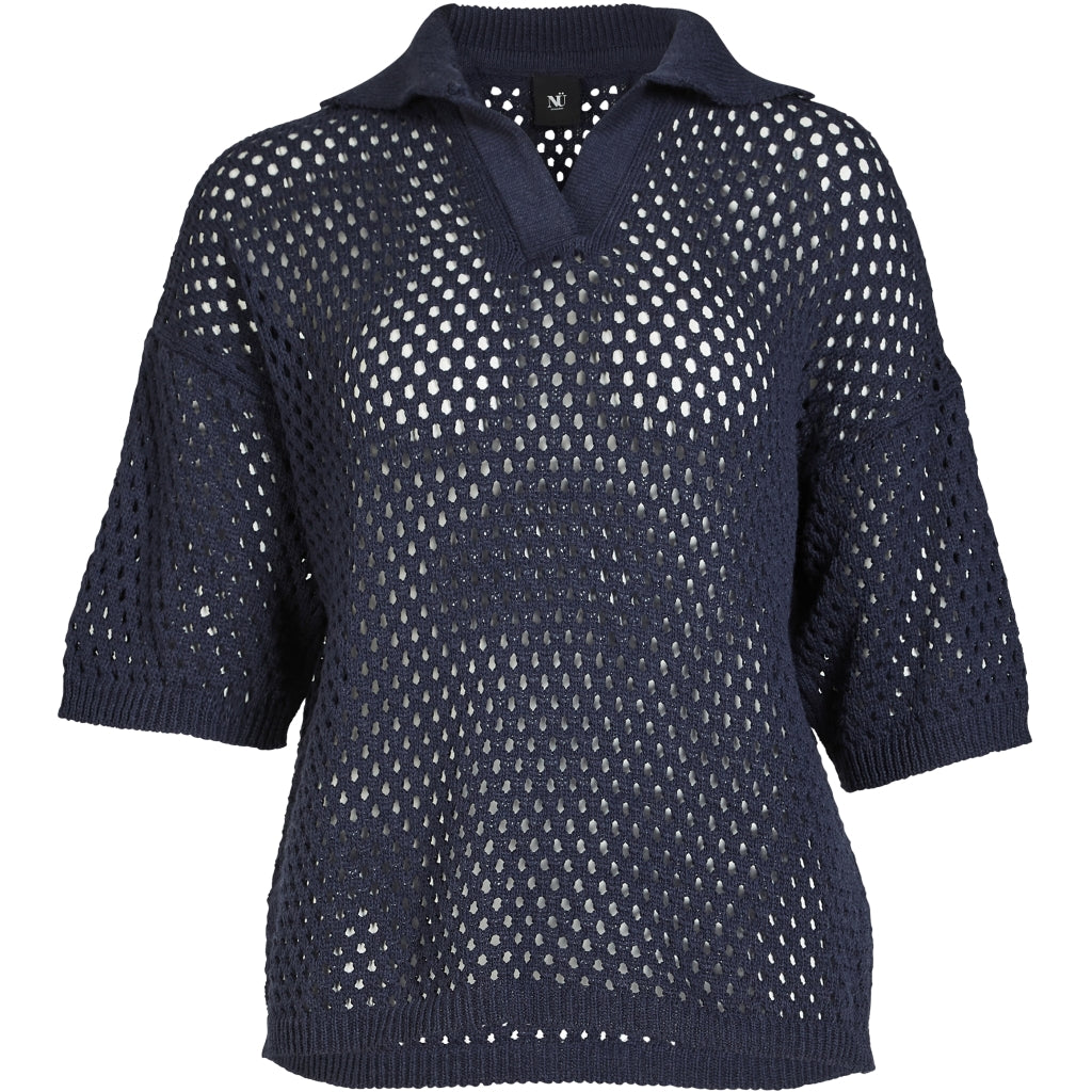 kortærmet blå strikbluse med krave, v-hals og et hullet design. NÜ Yadira blouse knit Navy