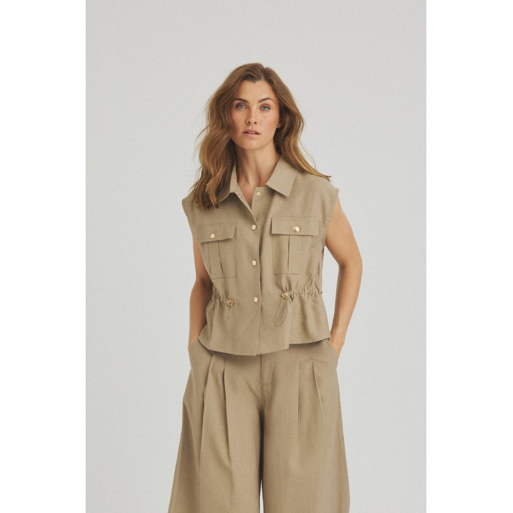 LUXZUZ // ONE TWO - Vinifred Vest - Taupe 7012