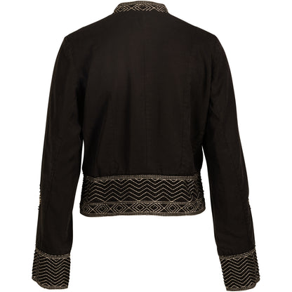 ryggen af kort sort jakke med broderidetaljer og lynlåslukning. NÜ Zanna Jacket Black