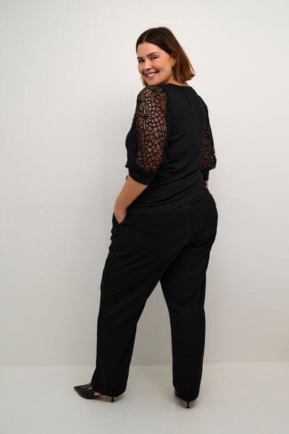 Black KCbella Lace T-Shirt sort t-shirt med blonde ærmer