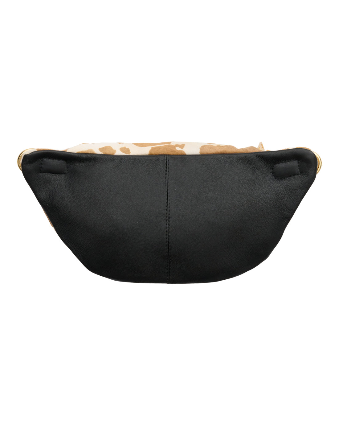 bæltetakse i sort skind bagpå og hår med ko mønster foran samt 2 rum med lynlås fra Tim & Simonsen Astrid cow Bumbag