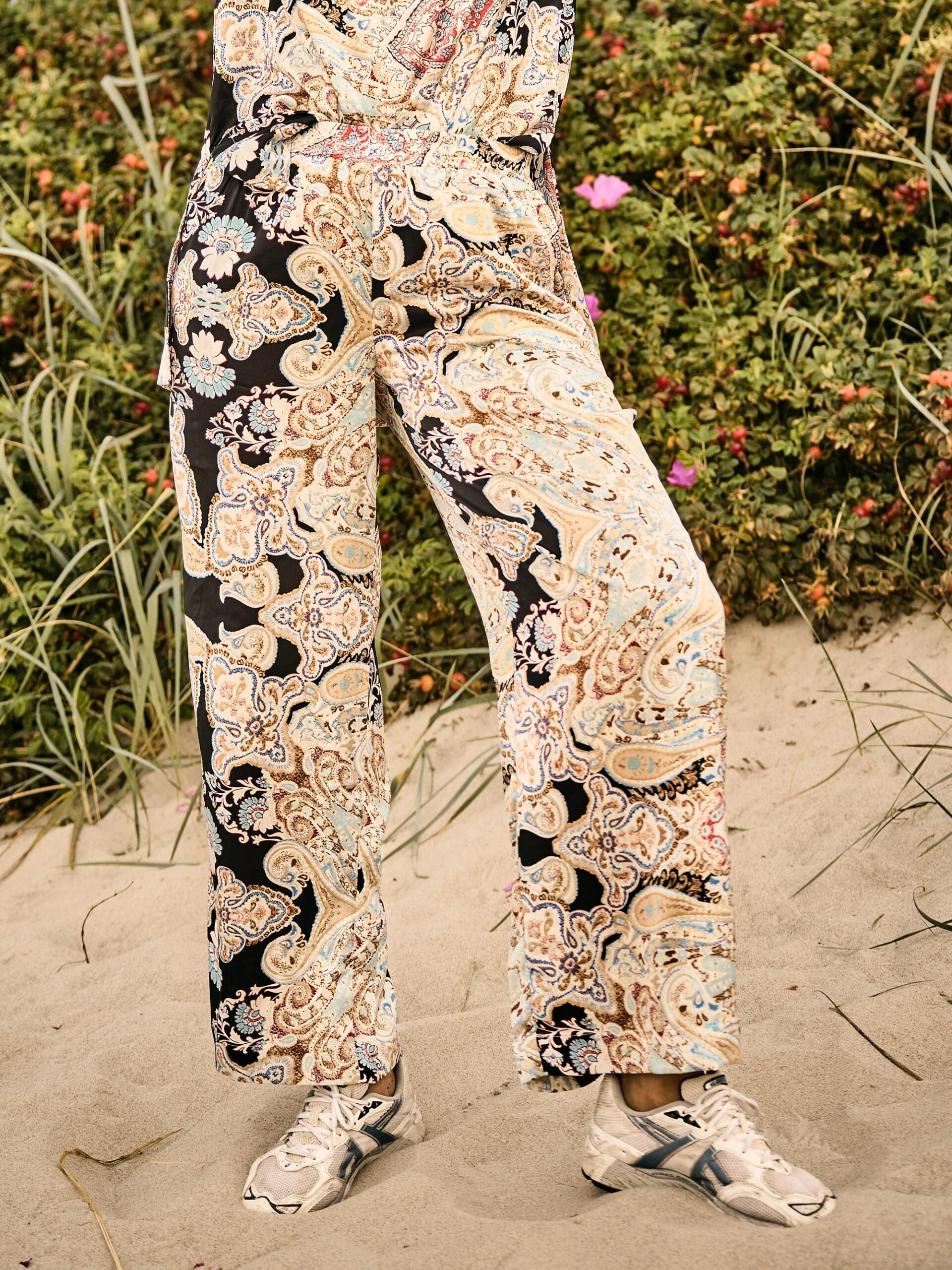 Zoey plussize bukser med print LENA PANTS 000 Black print mix