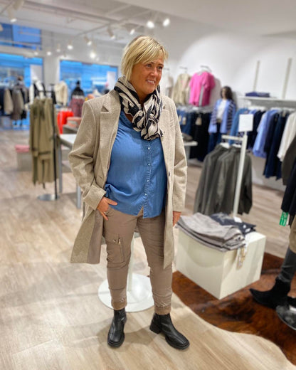janni med beige lang jakke ONLY Carmakoma Simply Taupe MELANGE Coat CARNANCY LIFE COAT OTW