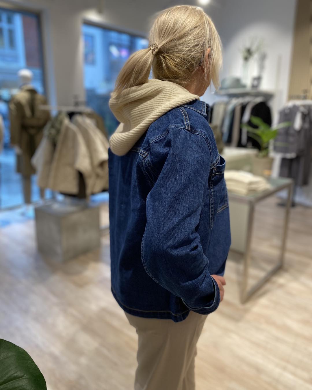 lene fra siden med denimjakke Freequent FQRINNA-JACKET denim