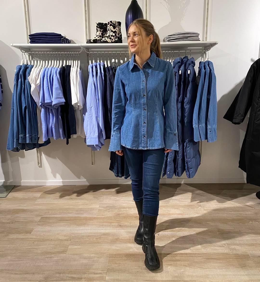marie med blå figursyet denimjakke skjorte PIECES PCSVEA LS denim shirt Blue