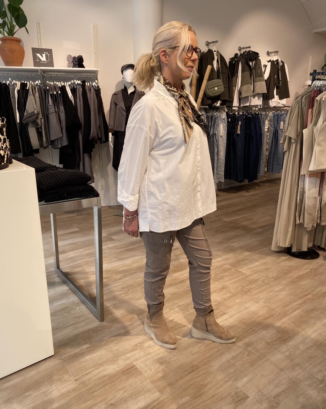 lene med hvid skjorte med løs pasform. Freequent FQJALLY SHIRT Brilliant white