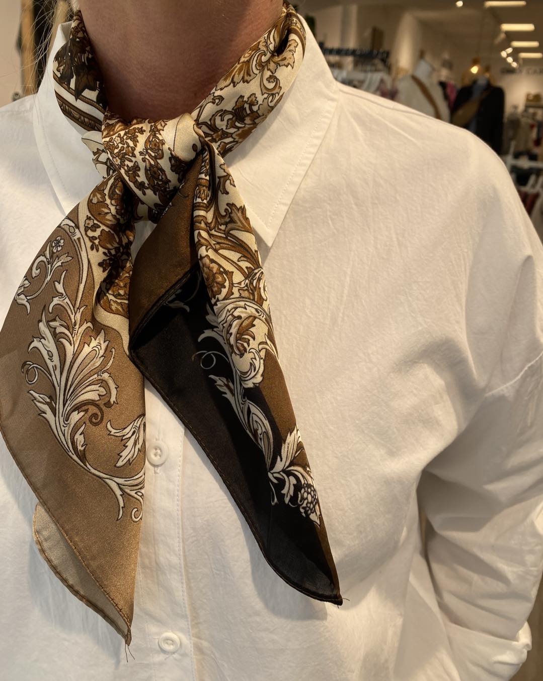 nærbillede af hvid skjorte Freequent FQJALLY SHIRT Brilliant white