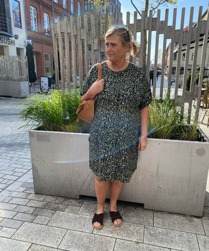 Janni i grøn kjole med korte ærmer Wasabi WA-MELINA 3 Kjole Thyme Combi