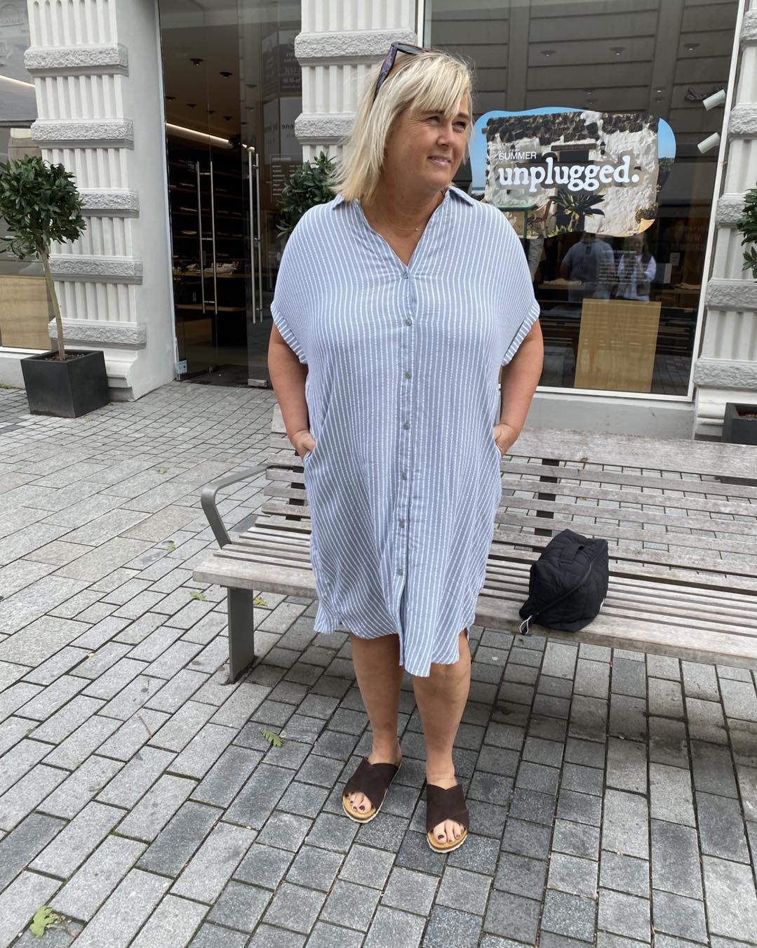 janni med kortærmet skjortekjole med mønster. ONLY Carmakoma CARPENNA Dress Abyss BRIGHT WHITE