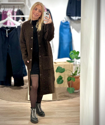lang brun cardigan med knapper