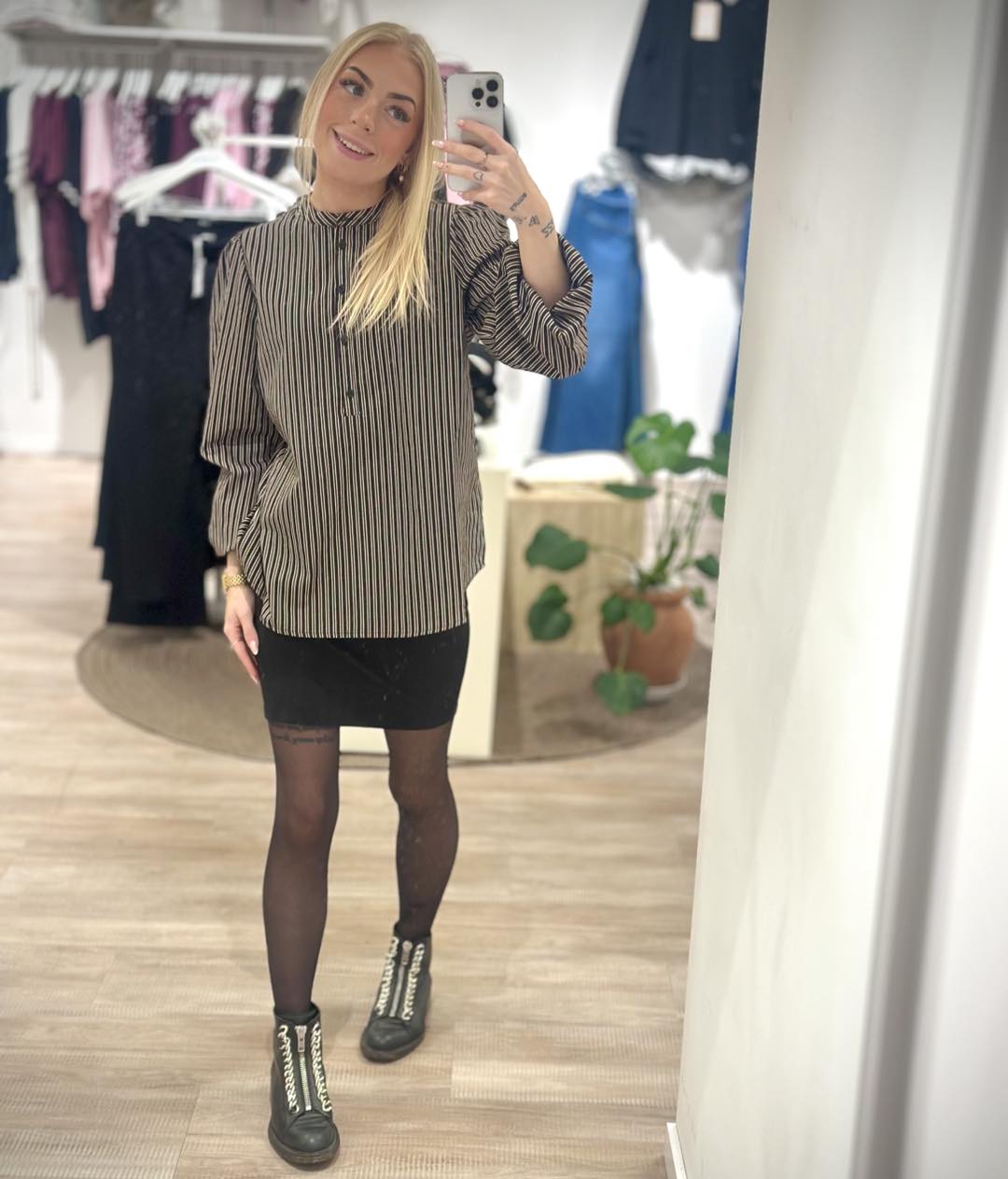 stribet bluse i brun og sort. Freequent FQJOLIE-BLOUSE | Coffee Bean w. Black