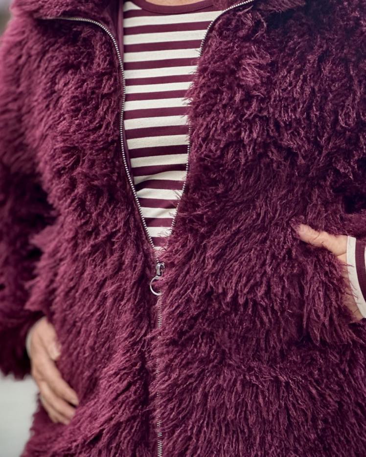 stribet t-shirt og bordeaux rød jakke med lynlås. Freequent FQFINE-JACKET Port Royale