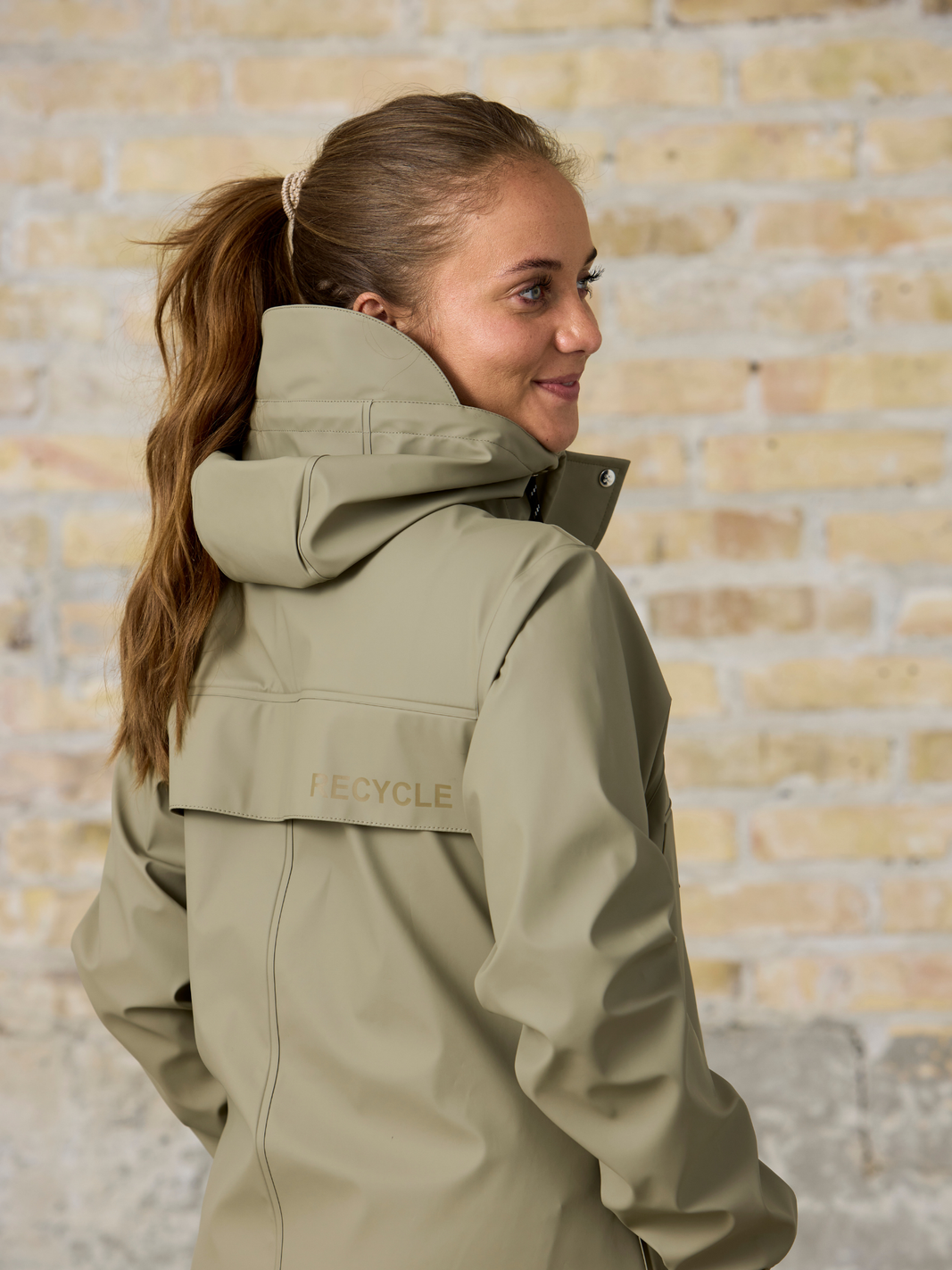 Kopenhaken - Berlin rainjacket ss26 - VETIVER
