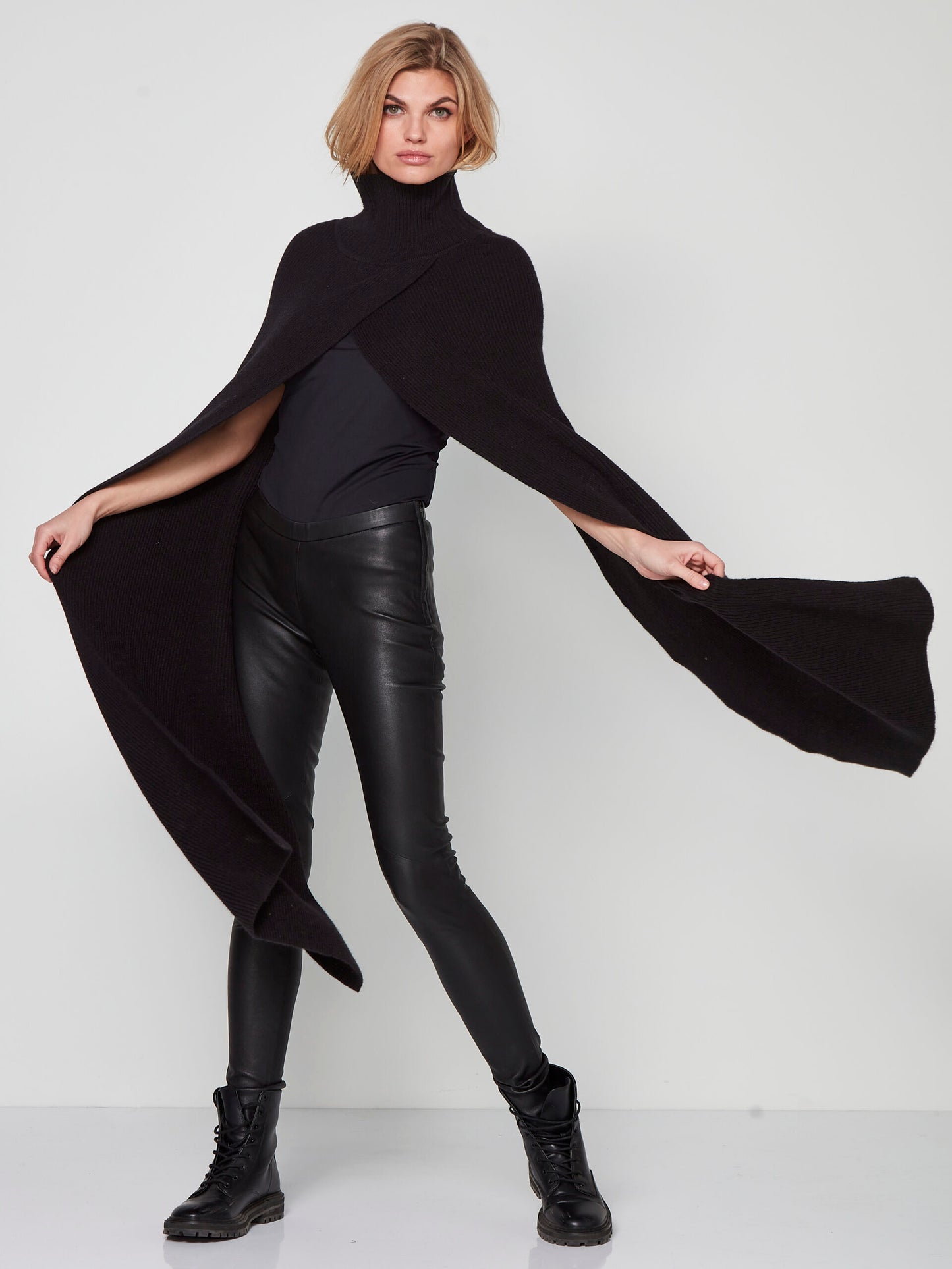 NÜ Black Signe Poncho knit | 7819-52