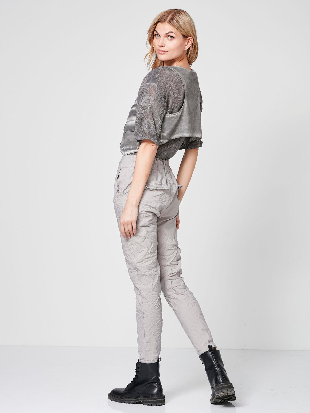 Nü grå kort Trine Vest 910 kit knappelukning brystlommer