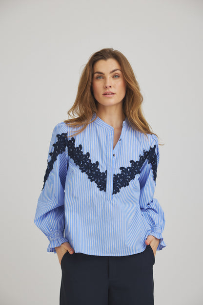 Hanna Bluse – 535 Kolonieblau