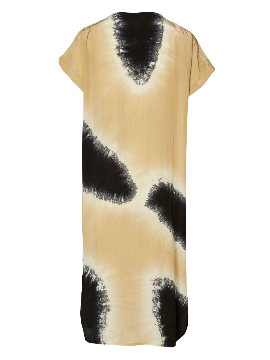 Nü sand mix Usiana Tunica Dress SUSTAINABLE sandfarvet/sort kjole med mønster korte ærmer slids i begge sider knapper foran