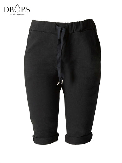 sorte capri shorts med elastik og bindebånd. NÜ Uta Capri Shorts Black
