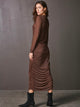 lang brun mesh kjole med rynkeeffekt i siderne. NÜ Vinja Dress RECYCLED Dark Brown