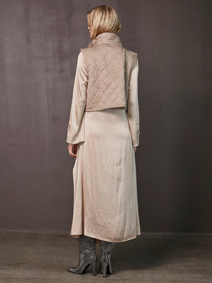 NÜ Elm wood Xelia Vest beige quiltet vest med høj hals og paisleybroderi