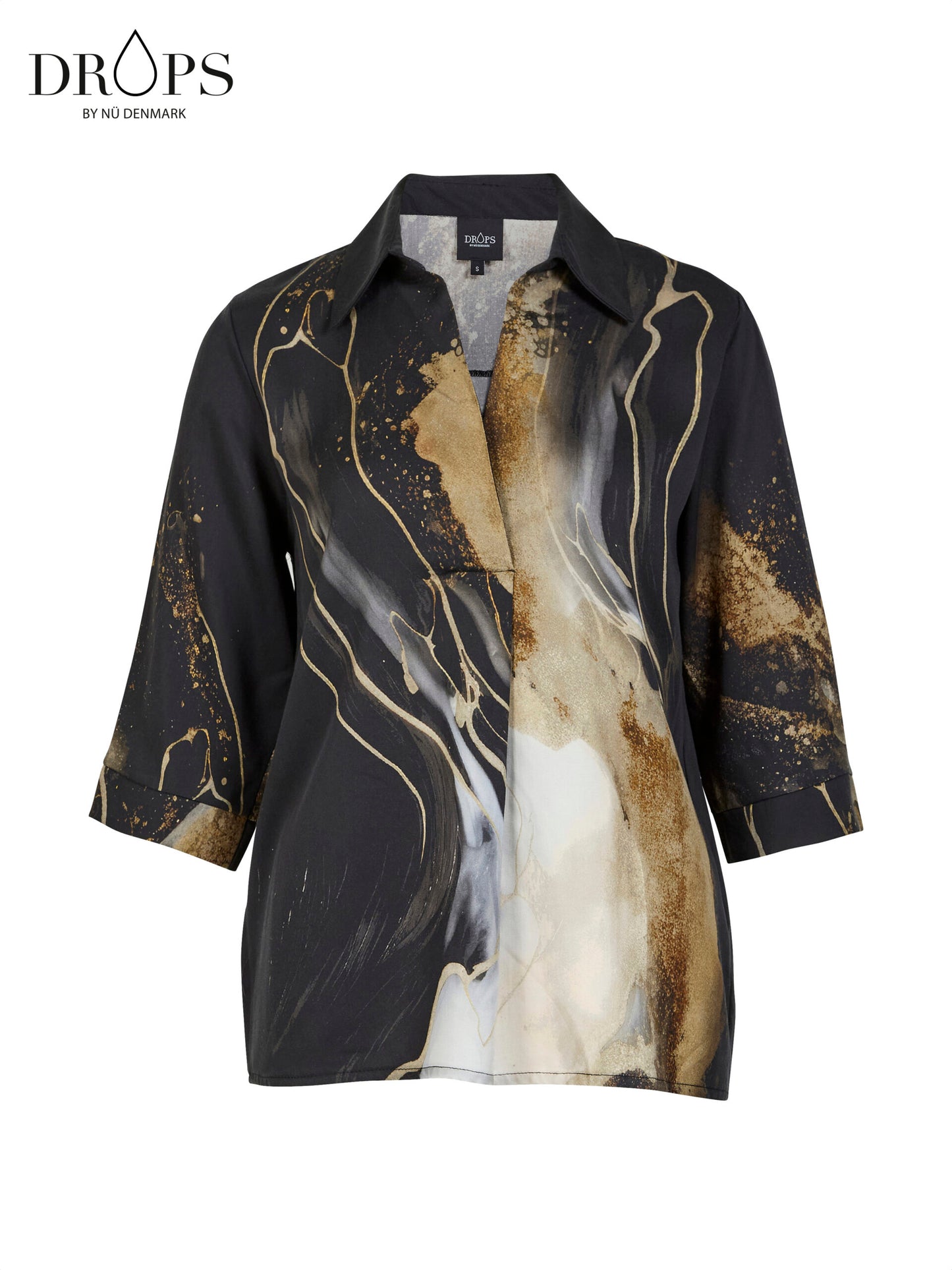 sort bluse med 3/4 ærmer og marmorlignende mønster i guld og hvid. NÜ Xoey Blouse Elm Wood mix 8251-40