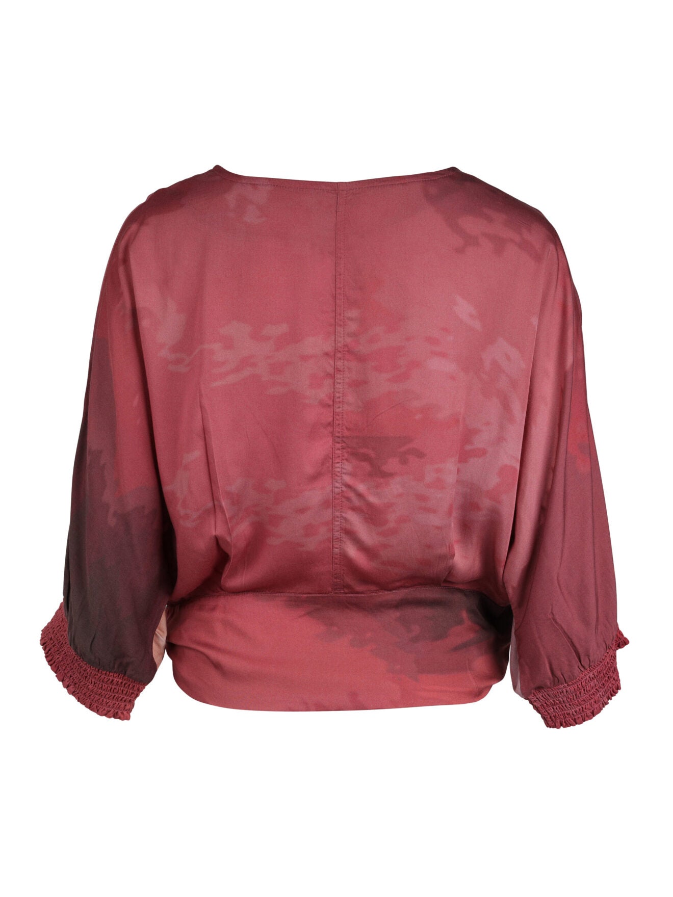 ryggen af mønstret bluse i røde og lyse nuancer med 3/4 ærmer og bindebånd i taljen: NÜ Yola Blouse Berry Red Mix 8306-40