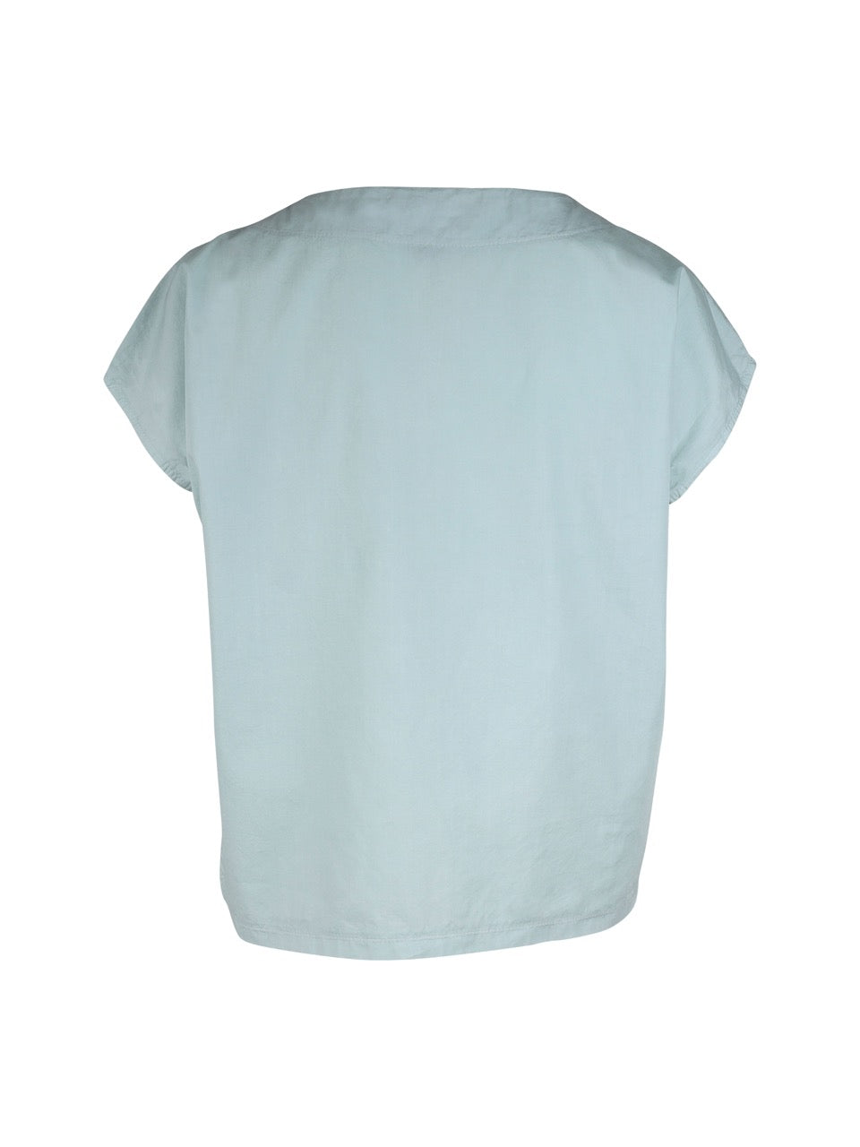 ryggen af kortærmet blå mintfarvet t-shirt med v-hals. NÜ Yelda Blouse BLUE MINT 8328-44