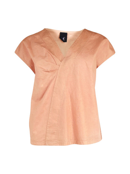 ferskenfarvet t-shirt med korte ærmer og v-hals. NÜ Yelda Blouse Peach puff 8328-44