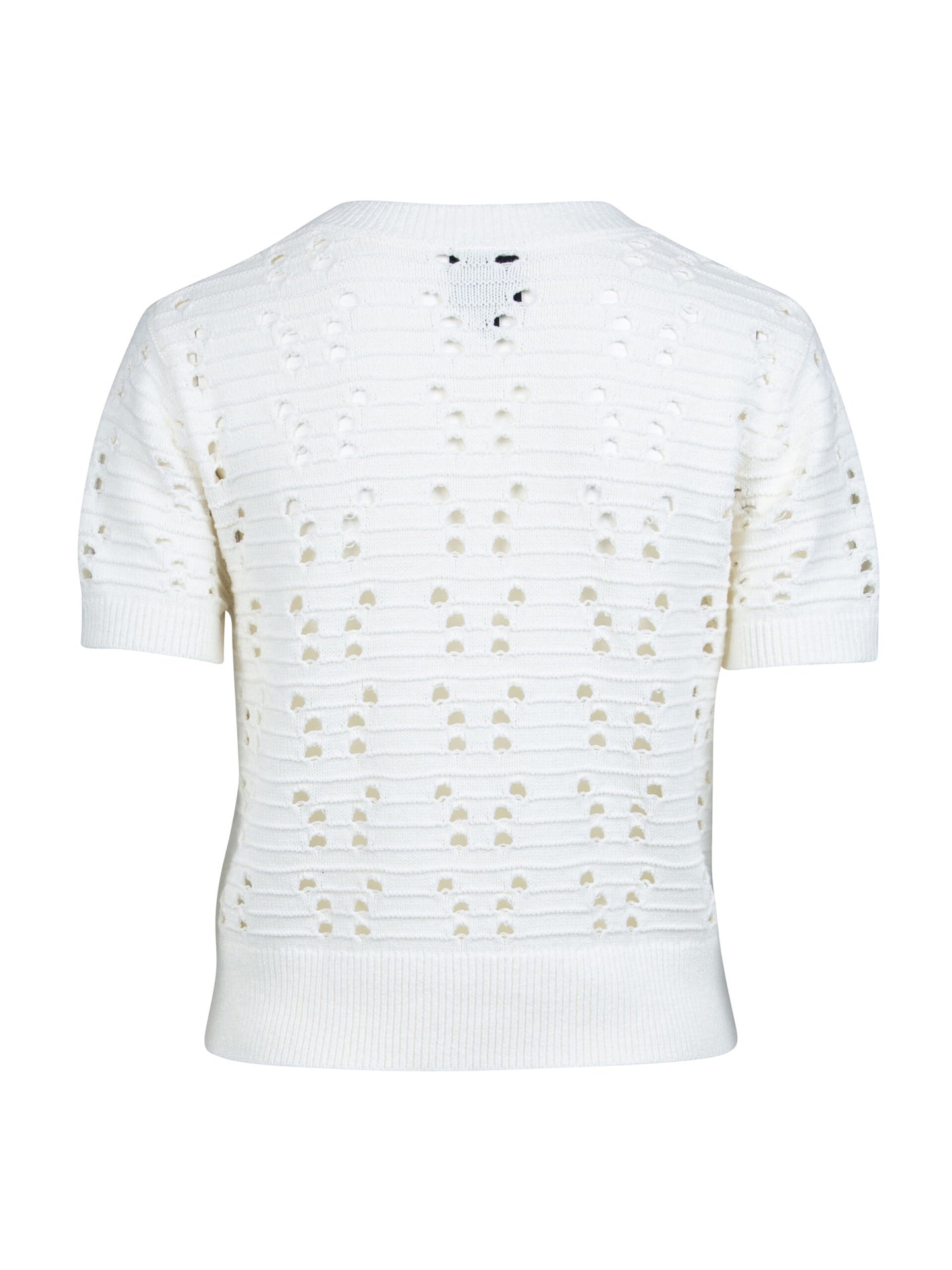 ryggen af kortærmet strikket hvid t-shirt med hullet mønster og v-hals. NÜ Yaffa Blouse Creme 8334-50