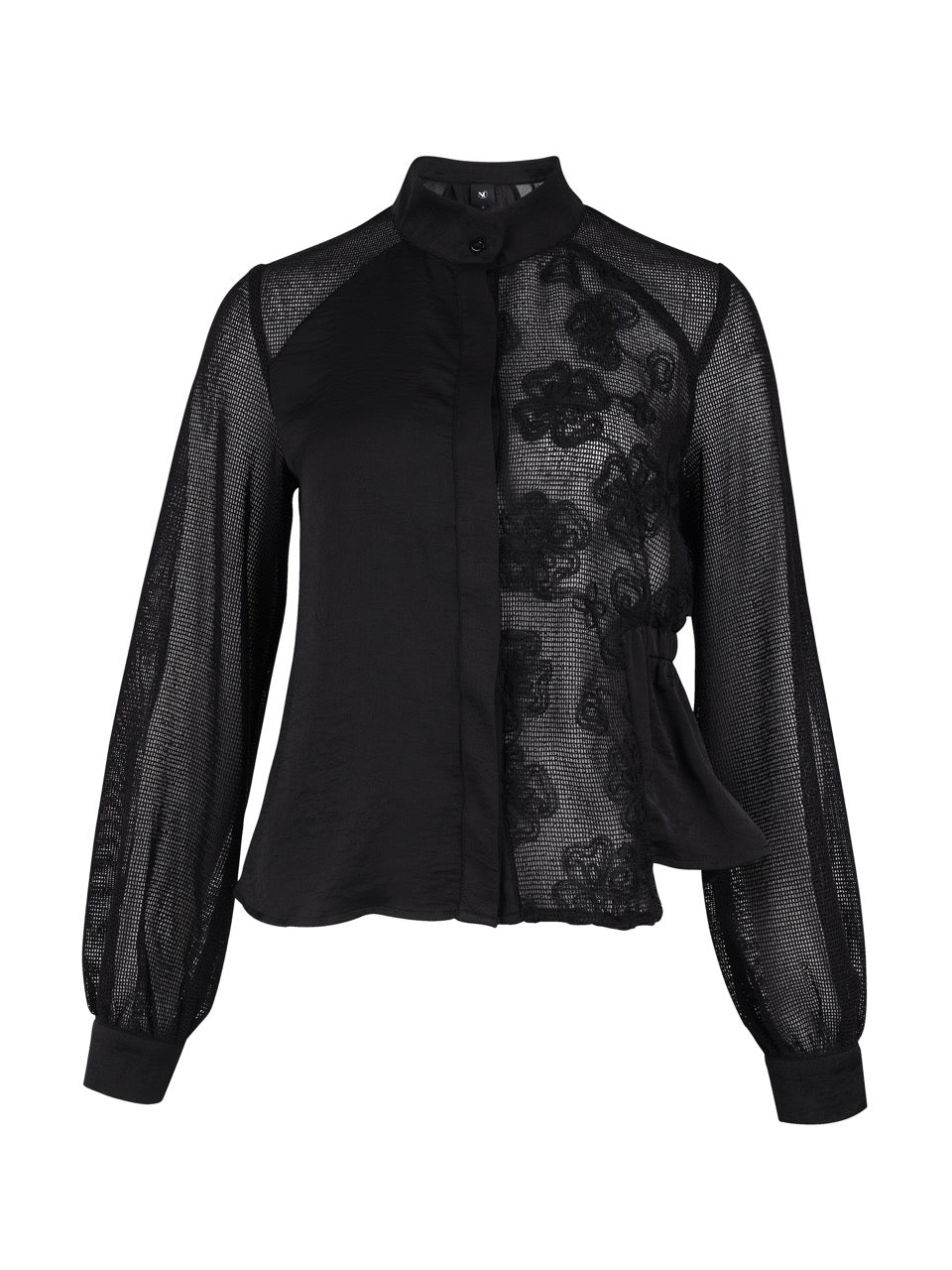 gennemsigtig sort bluse med blondedetaljer og lomme i den ene side. NÜ Yalda Shirt Black 8351-40