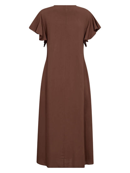 ryggen af brun kjole med korte flæsearmer og v-hals. NÜ Ana Dress Cappuccino