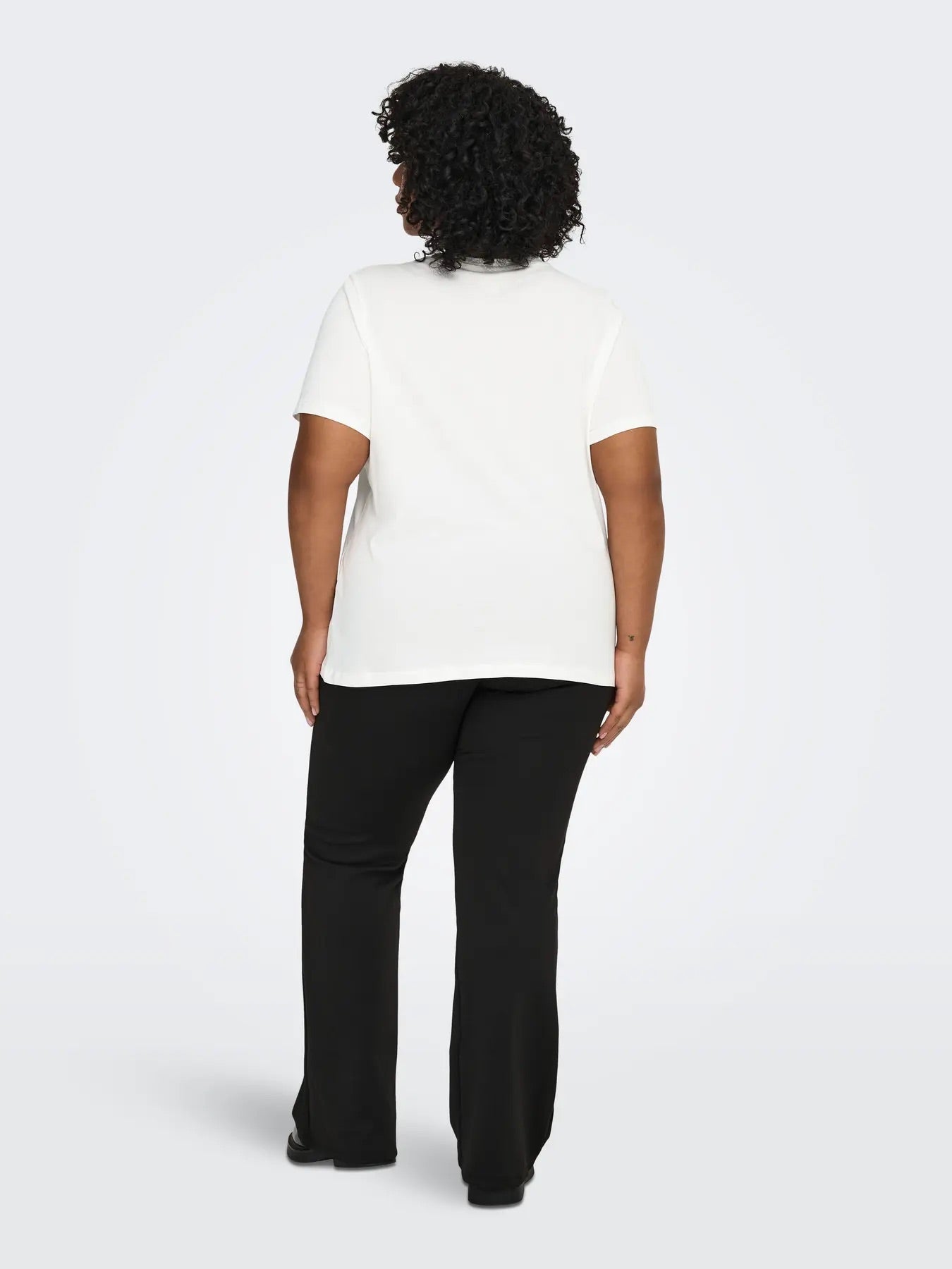 kortærmet hvid t-shirt med hjerte ONLY Carmakoma CARKITA S/S LOGO TOP Cloud Dancer Gold Glitter Heart