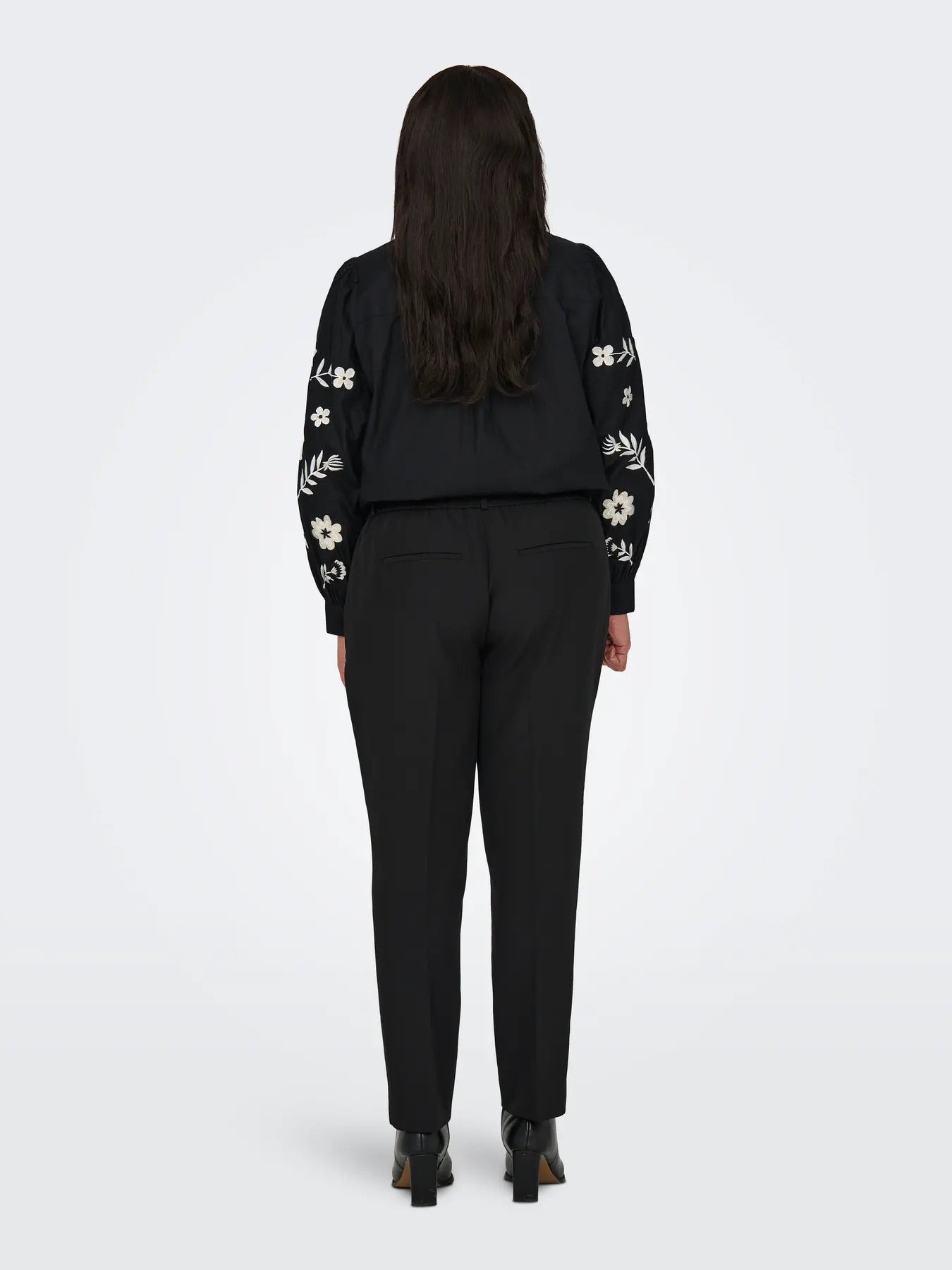 sorte bukser ONLY Carmakoma CARVERONICA-ELLY PANT Black