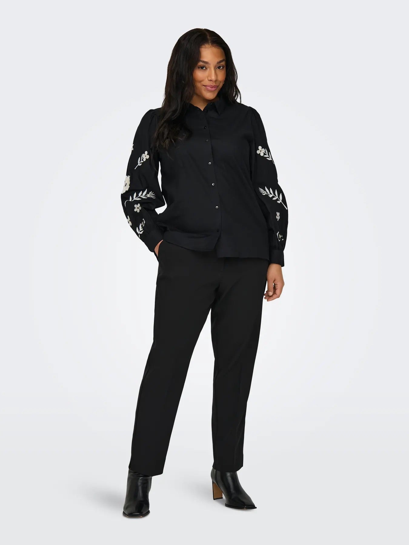 sorte bukser ONLY Carmakoma CARVERONICA-ELLY PANT Black
