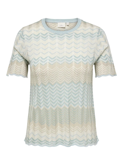 mønstret t-shirt med glitter. ONLY Carmakoma CARALVIRA Glitter Knit Birch Blue