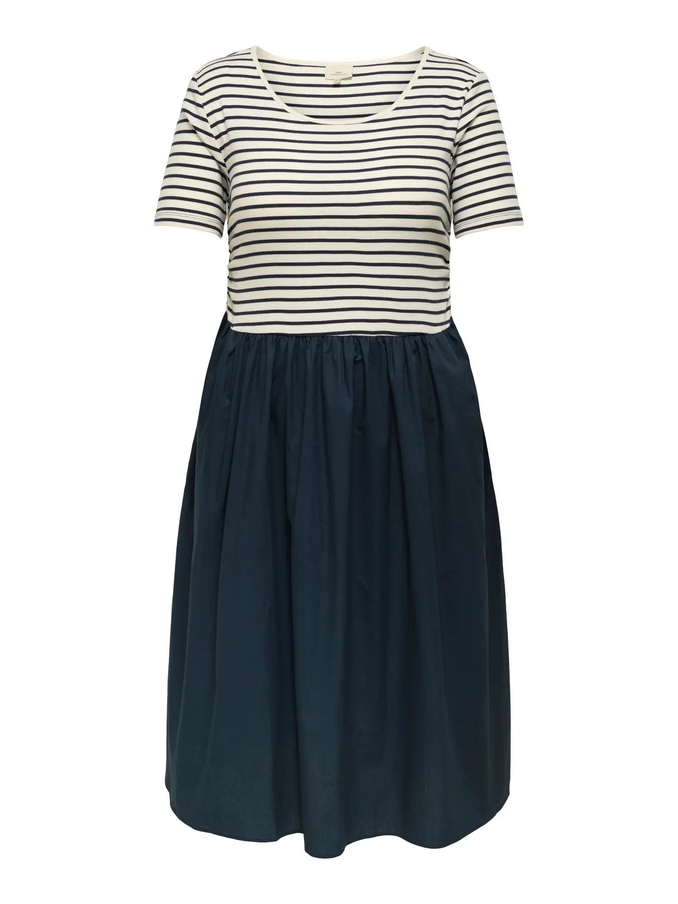 kortærmet skole med stribet overdel og ensfarvet skørt. ONLY Carmakoma CARBEE Dress Cloud Dancer