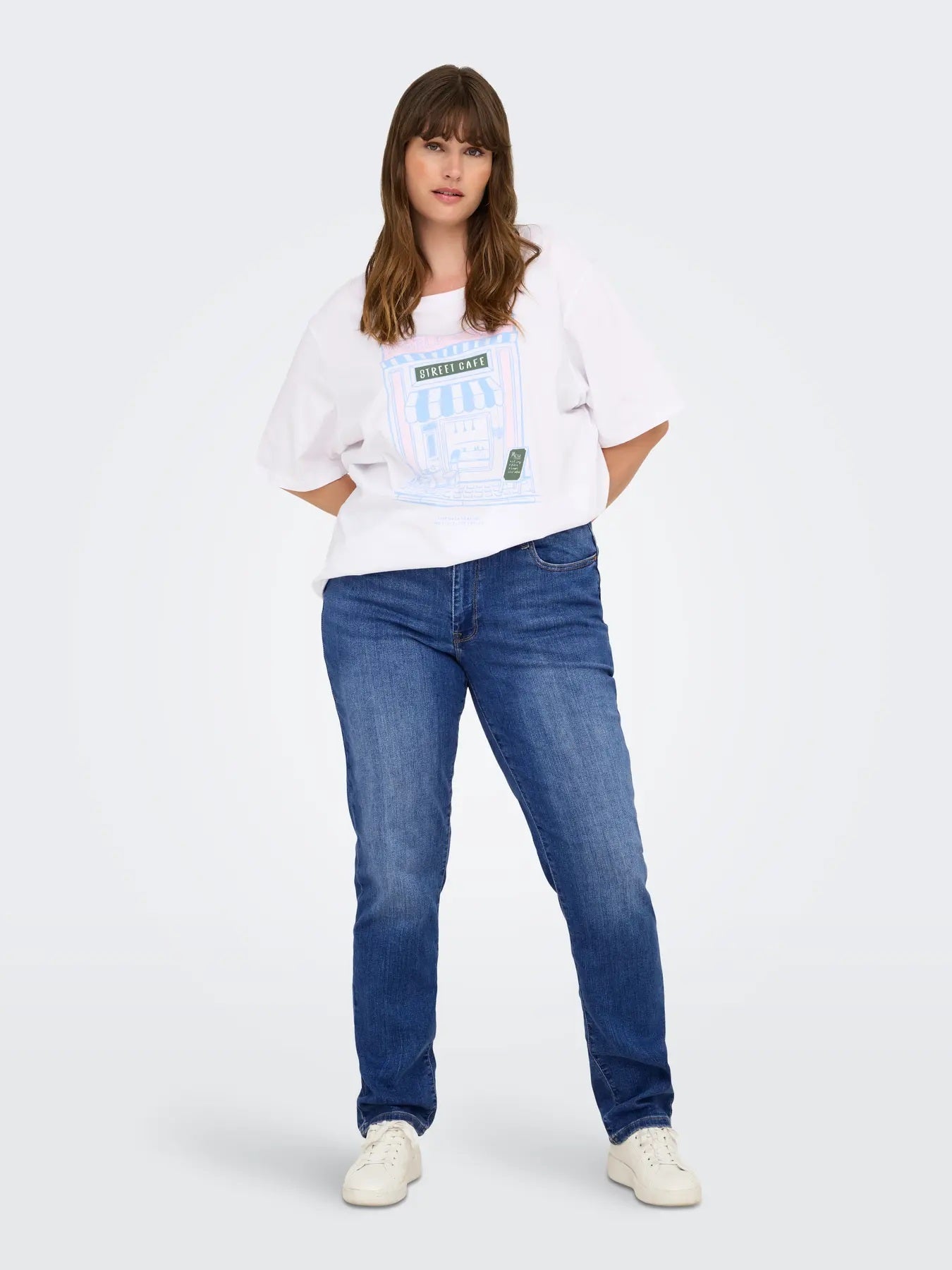 model med ONLY Carmakoma CARSUI Jeans Medium Blue Denim