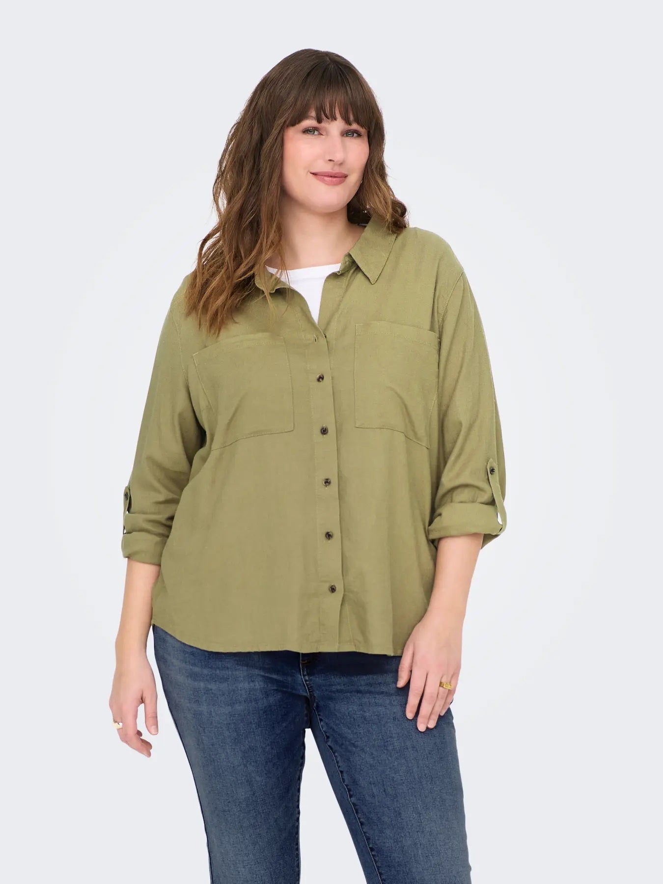 model med brun hørskjorte ONLY Carmakoma CARYASMIN-CARO Shirt Elmwood