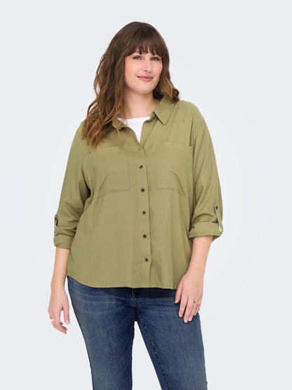 model med brun hørskjorte ONLY Carmakoma CARYASMIN-CARO Shirt Elmwood