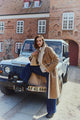 model med lang brun ruskindsjakke med faux fur. Freequent FQLAMSE-JACKET Lang Thrush
