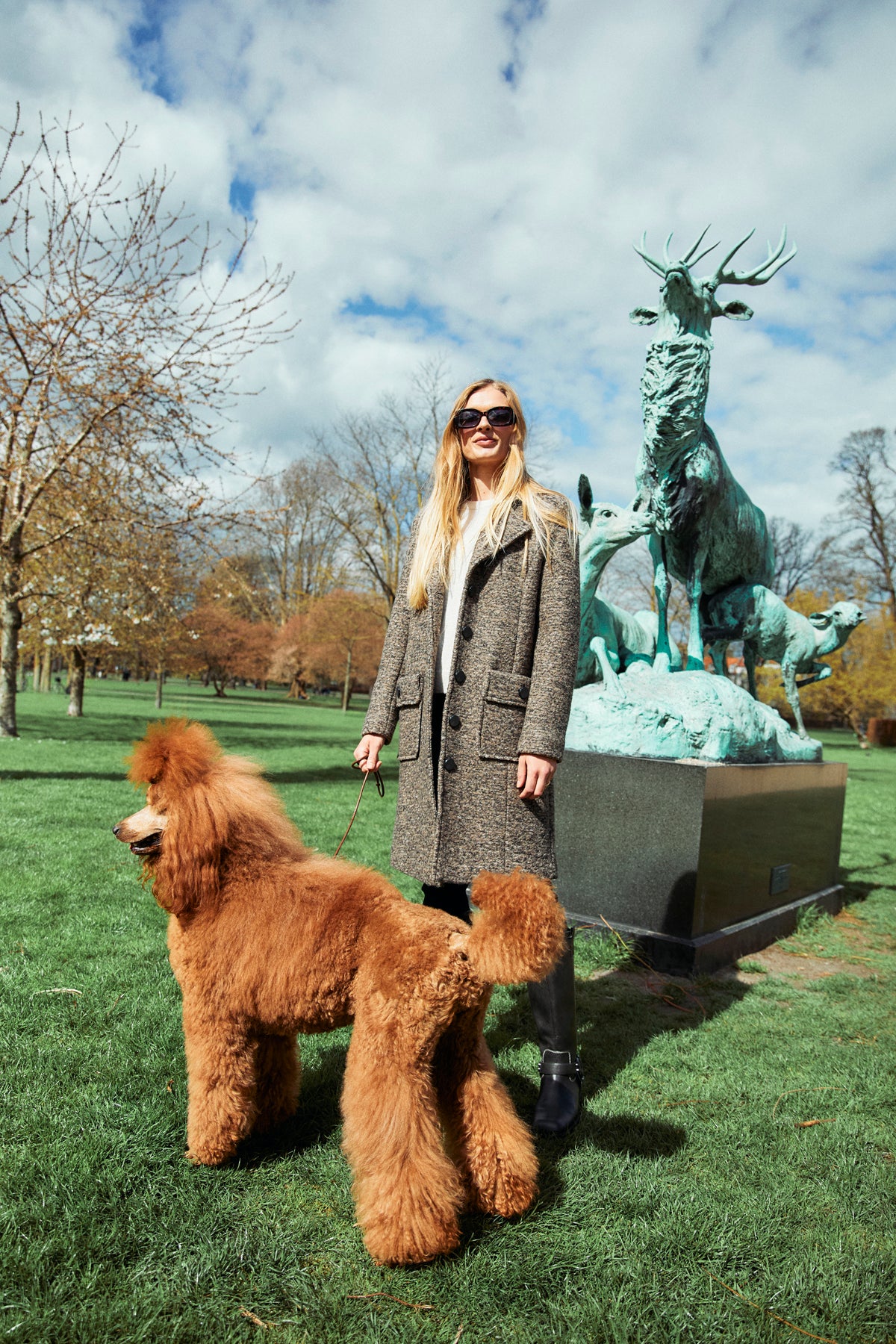 mellemlang frakke med knappelukning og lommer. Freequent FQBUGGY-JACKET Simply Taupe w. Black