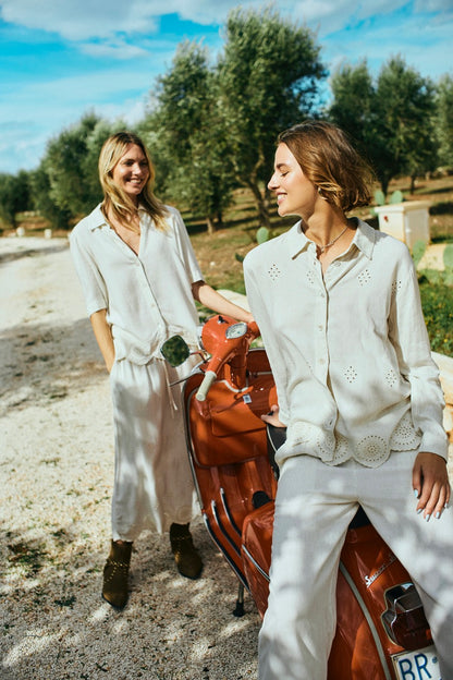 kortærmet beige skjorte bluse med broderi forneden Freequent Moonbeam Melange FQLINUS-BLOUSE