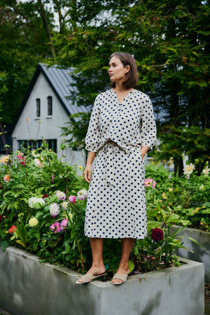 FQALMA-SKIRT - Moonbeam mit Navy Blazer