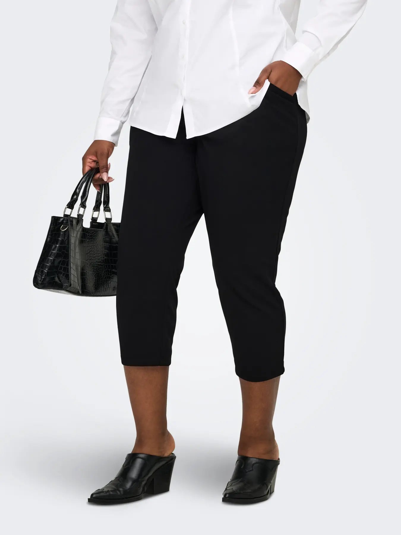 ONLY CARSANIA BUTTON CAPRI - Black