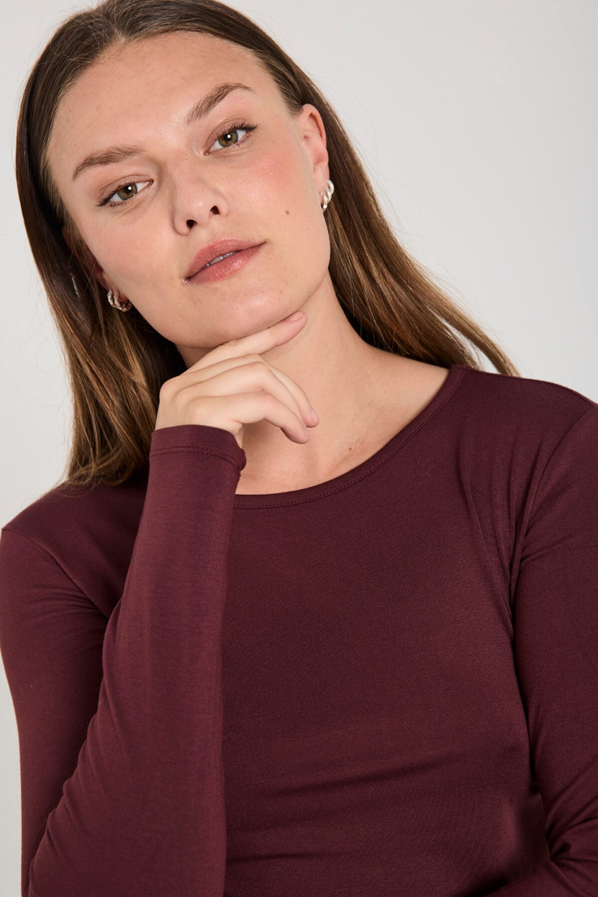 rund hals på lanærmet bordeaux rød bluse med rund hals. Freequent FQLIANA-TEE Port Royale