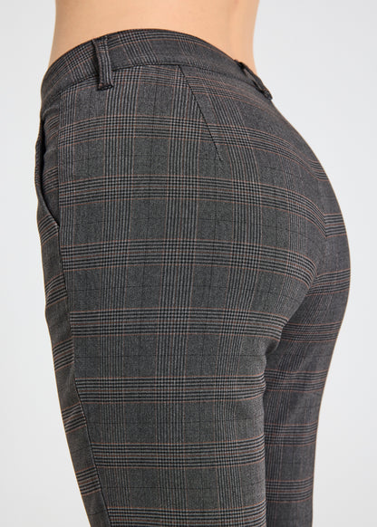 closeup af smalle grålige bukser med svagt ternet mønster. Freequent FQREX-PANTS Simply Taupe w. Black