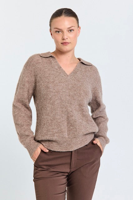 brun strik pullover med v-hals og krave. Freequent FQHILL-PULLOVER Morel Melange