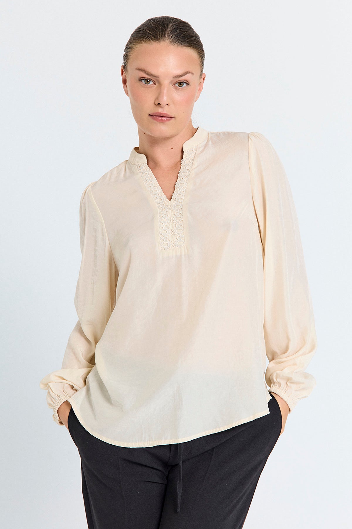 lys sandfarvet bluse Freequent FQTESSY-BLOUSE Moonbeam